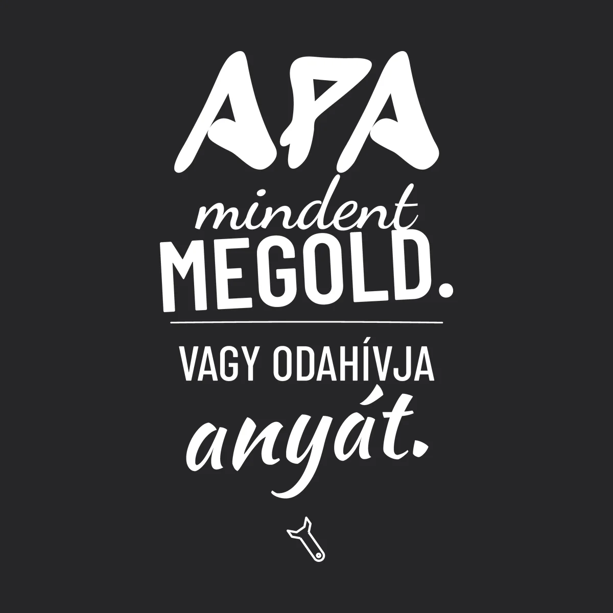 Apa mindent megold. Vagy odahívja anyát – feliratos póló részletfotó – egyedi, személyre szabott ajándék