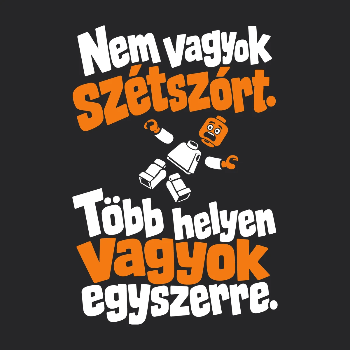 Nem vagyok szétszórt – több helyen vagyok egyszerre – vicces póló részletfotó – egyedi, személyre szabott ajándék