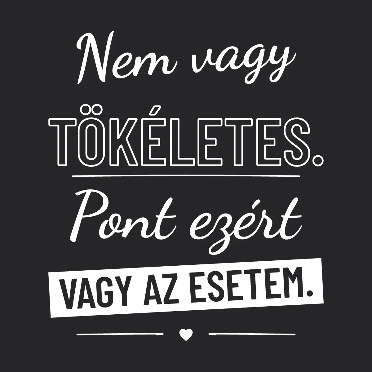 Nem vagy tökéletes. Pont ezért vagy az esetem – feliratos kapucnis pulóver – 2. termékfotó